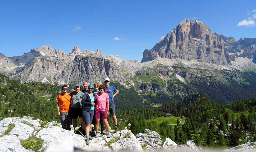 Walkers below the Tofane
